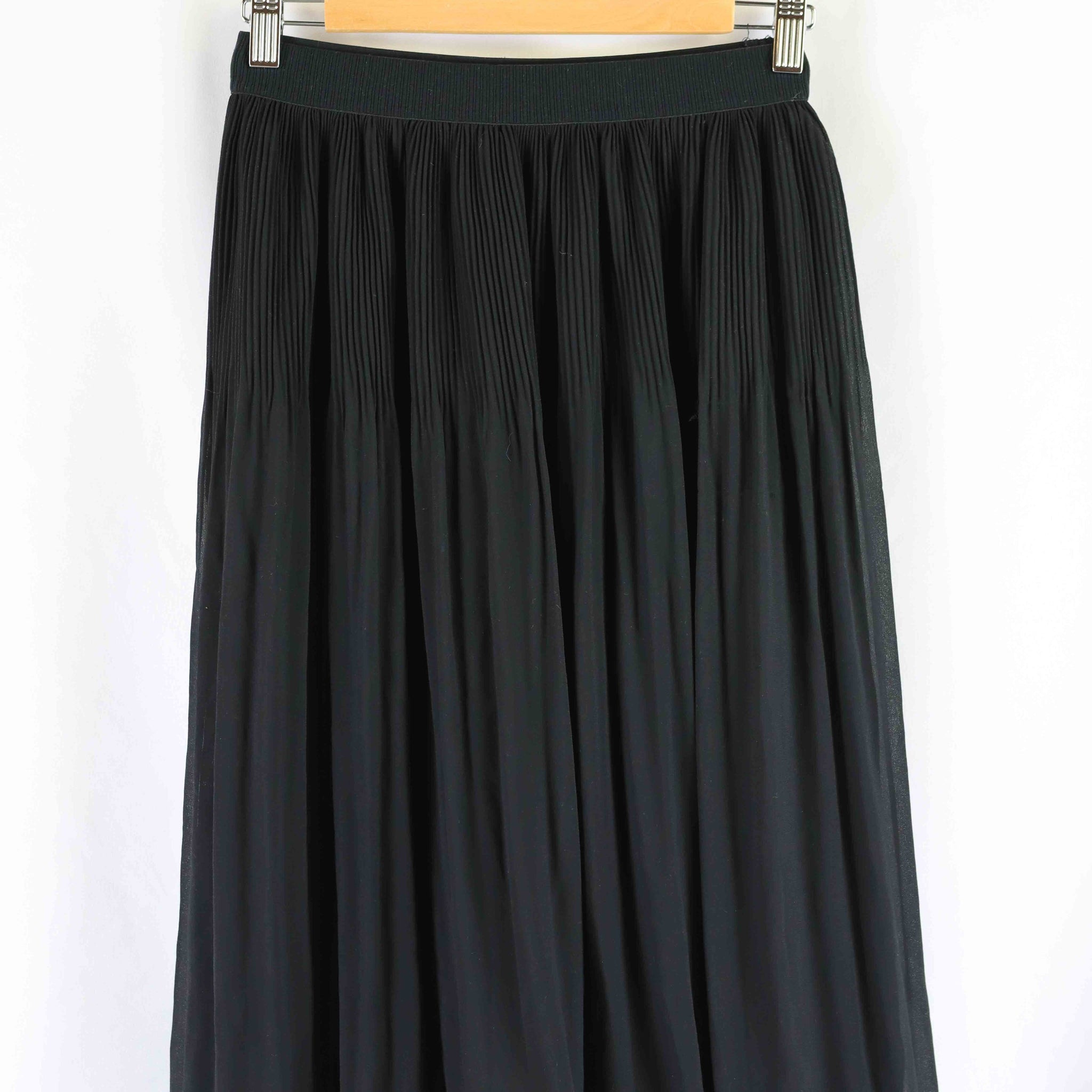 H&M Black Pleated Midi Skirt M