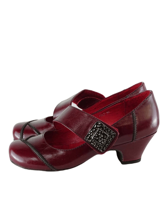 Django & Juliette Red Pumps with Silver Buckle AU/US 6 (EU 37)