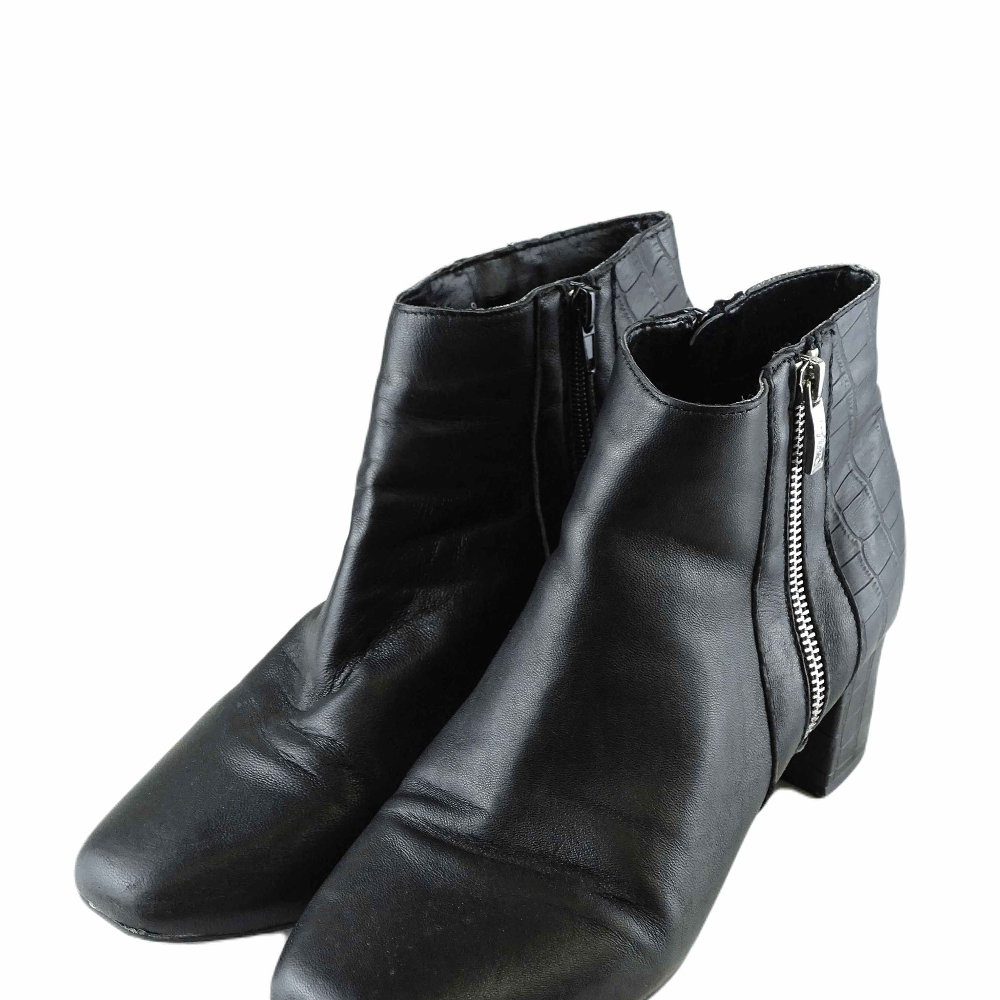 Airflex Black Ankle Boots AU/US 9 (EU 40)