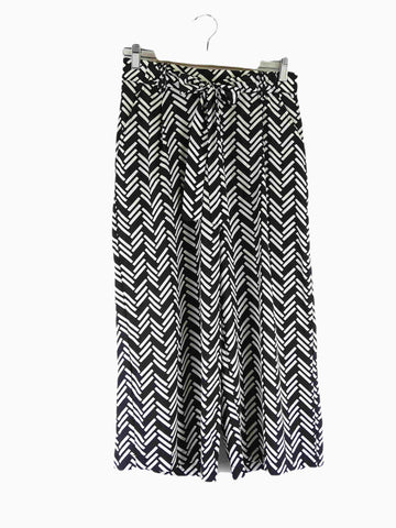 Trafaluc Black and White Print Wide Leg Pants S