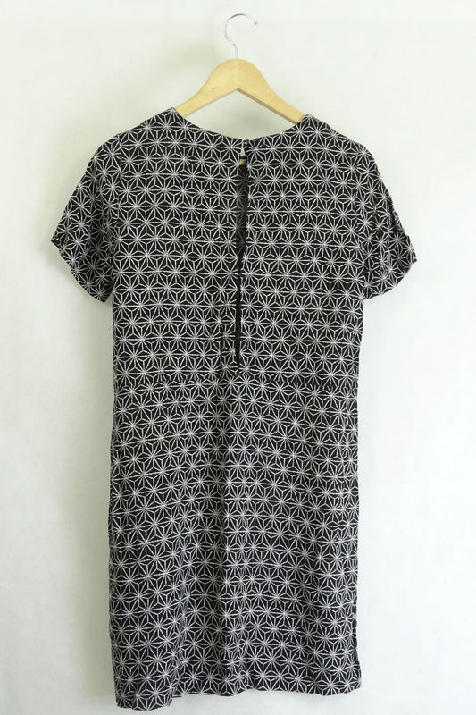 H&M Black and White Geometric Print Shirt Dress 8