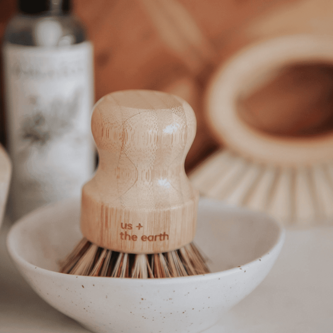 Natural Fibre Pot Brush - Us and the Earth